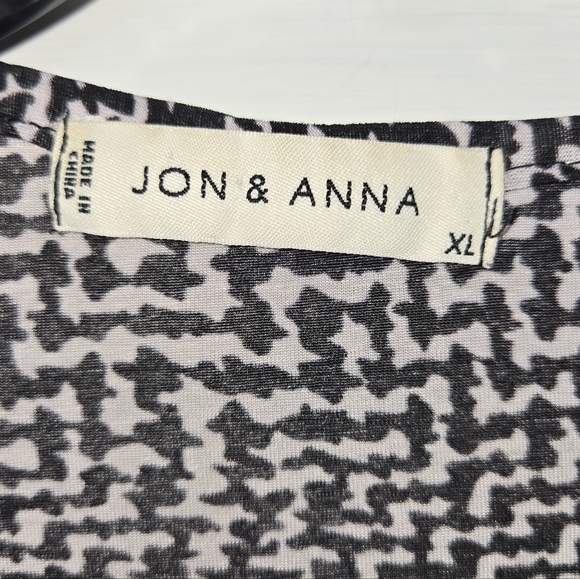 Jon & Anna Women's XL Black and White Patterned Top - Picture 5 of 11